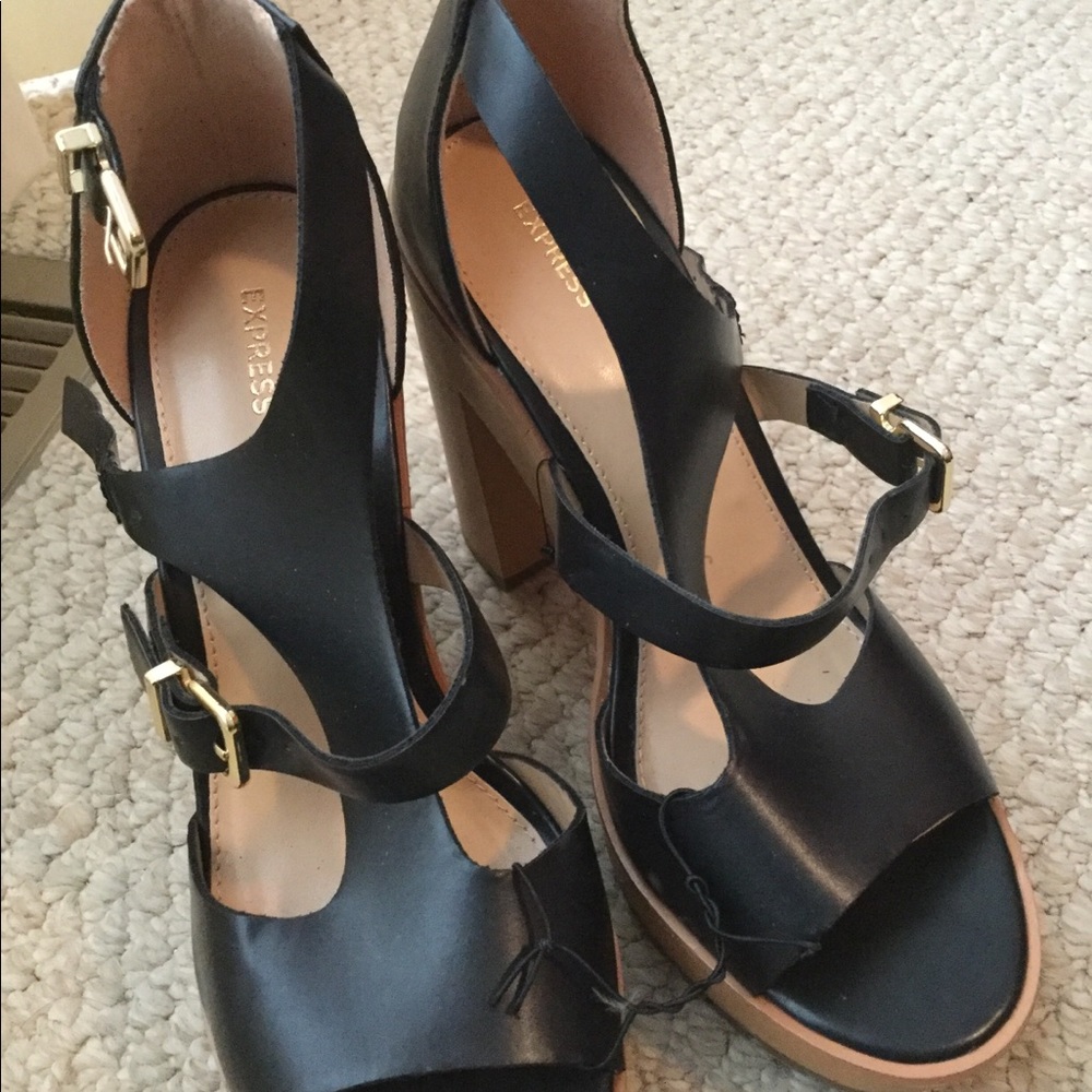 Express Platform Sandals - Picture 3 of 6